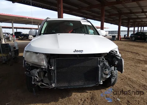 2016 Jeep Compass Latitude из США, поврежденный, VIN 1C4NJDEB3GD594154